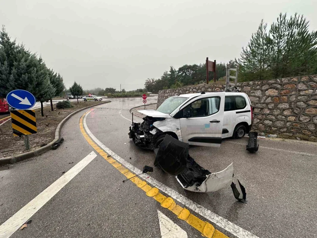 Çanakkale Ayvacık'ta takla atan araçta sürücü yaralandı