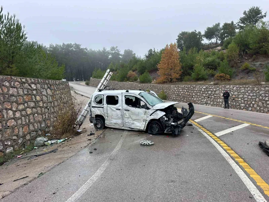 Çanakkale Ayvacık'ta takla atan araçta sürücü yaralandı