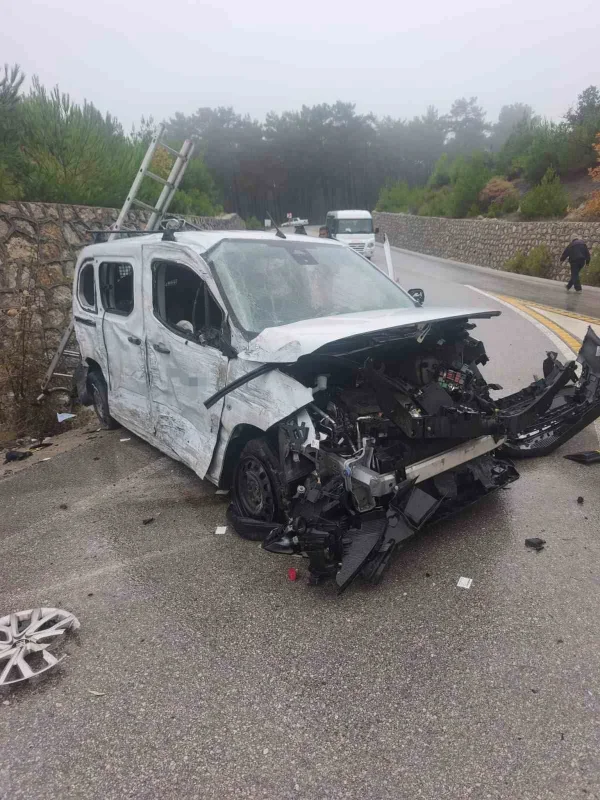 Çanakkale Ayvacık'ta takla atan araçta sürücü yaralandı