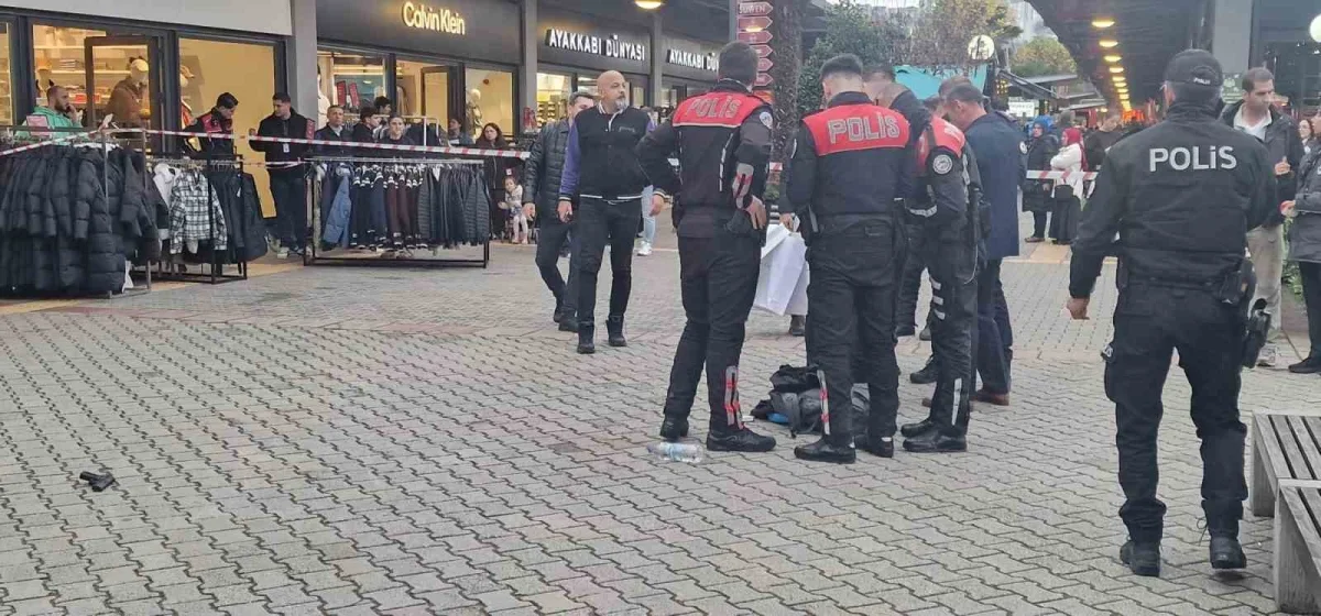 İzmit'te AVM'de silahı ateş alan kişi yaralandı