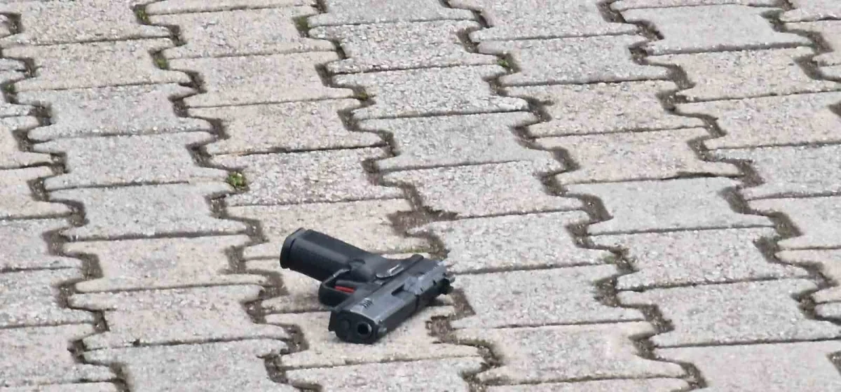 İzmit'te AVM'de silahı ateş alan kişi yaralandı
