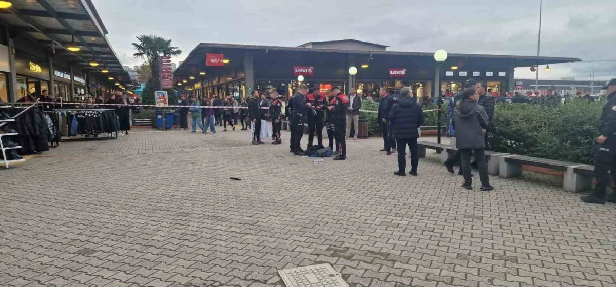İzmit'te AVM'de silahı ateş alan kişi yaralandı