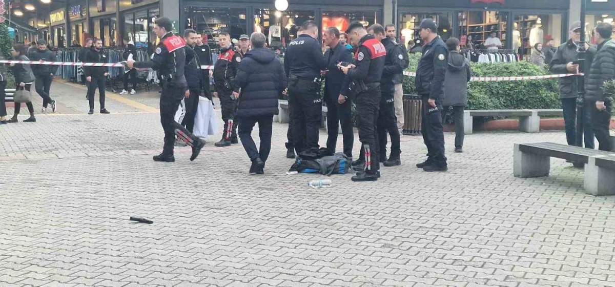 İzmit'te AVM'de silahı ateş alan kişi yaralandı