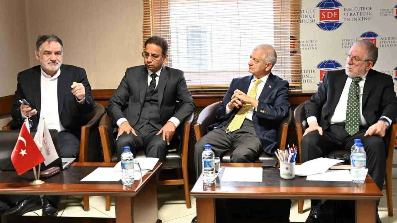 Ankara'da Cammu-Keşmir meselesi panelde ele alındı