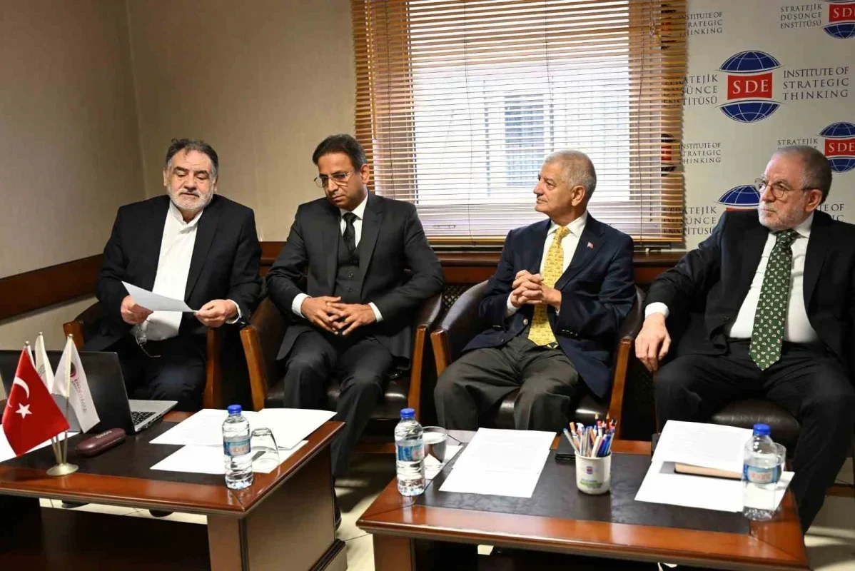 Ankara'da Cammu-Keşmir meselesi panelde ele alındı