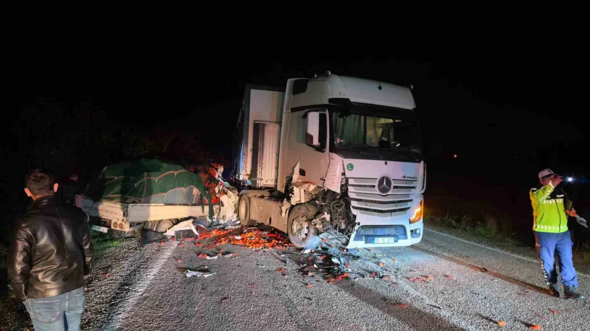 İnegöl-Yenişehir yolunda tır ve kamyonet çarpıştı