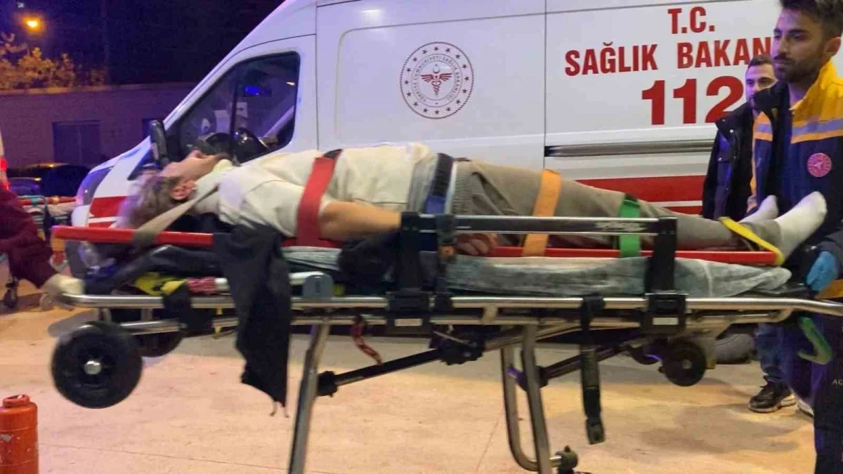 İnegöl-Yenişehir yolunda tır ve kamyonet çarpıştı
