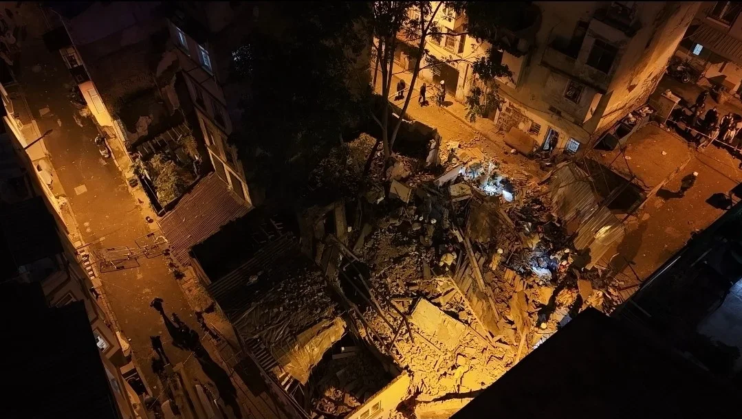 Beyoğlu'nda 5 katlı bina çöktü, arama sürüyor
