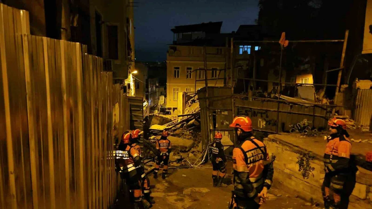 Beyoğlu'nda çöken metruk binada arama tamamlandı