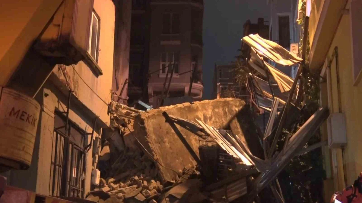 Beyoğlu'nda çöken metruk binada arama tamamlandı