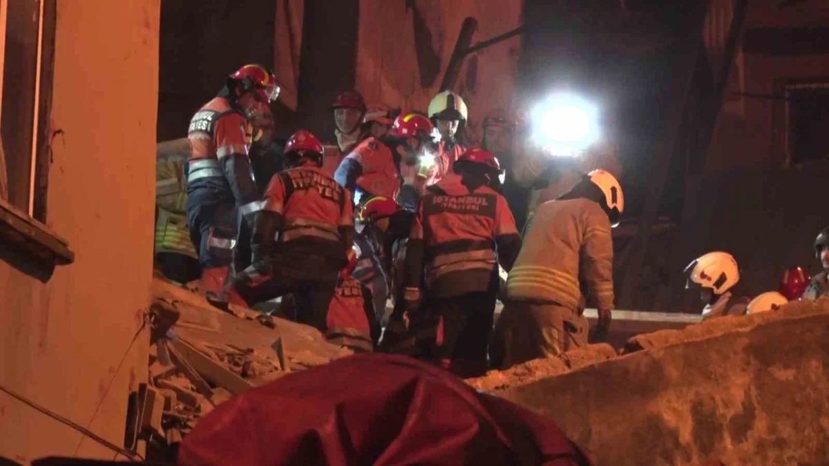 Beyoğlu'nda çöken metruk binada arama tamamlandı
