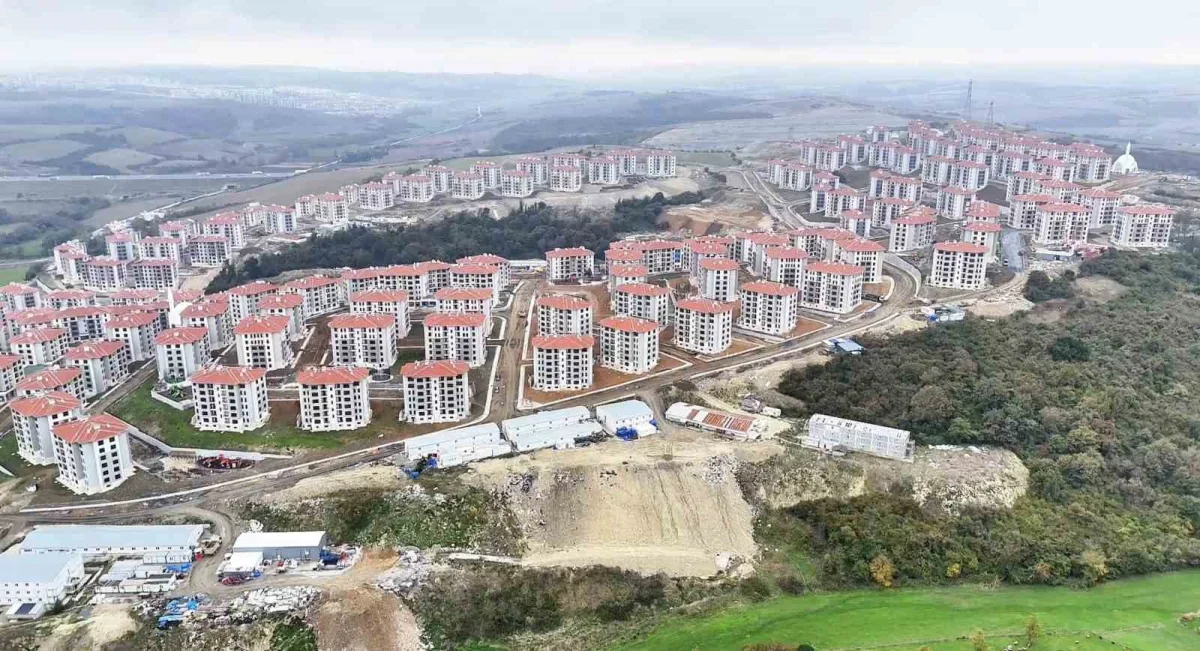 Arnavutköy'de 3 bin 932 TOKİ konutu teslim edilemiyor