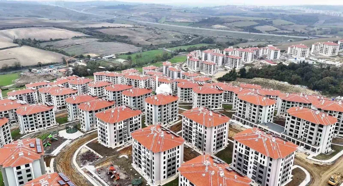 Arnavutköy'de 3 bin 932 TOKİ konutu teslim edilemiyor