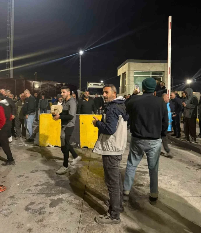Kapıkule ve Hamzabeyli'de tır sürücüleri eylemde