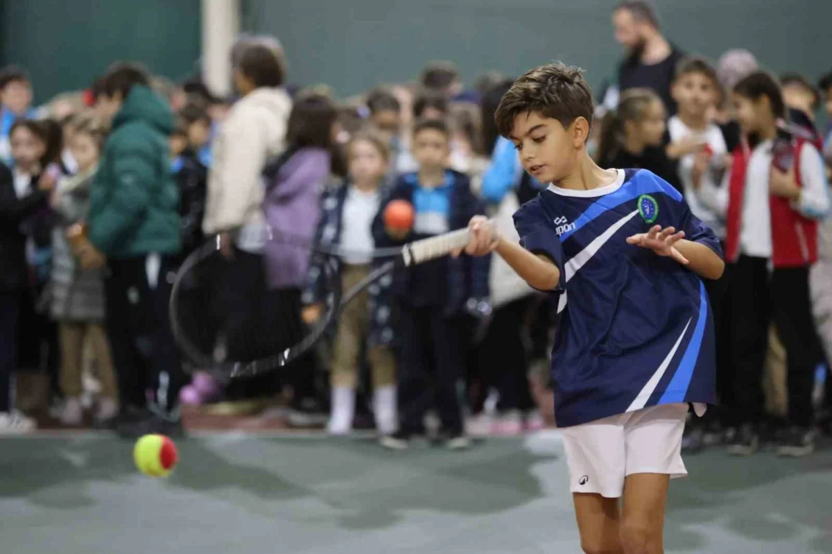 Bursa'da 600 öğrenci ücretsiz tenis eğitimi alacak