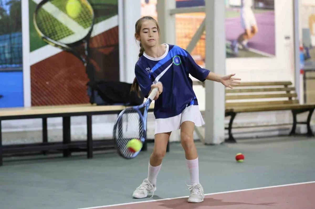 Bursa'da 600 öğrenci ücretsiz tenis eğitimi alacak