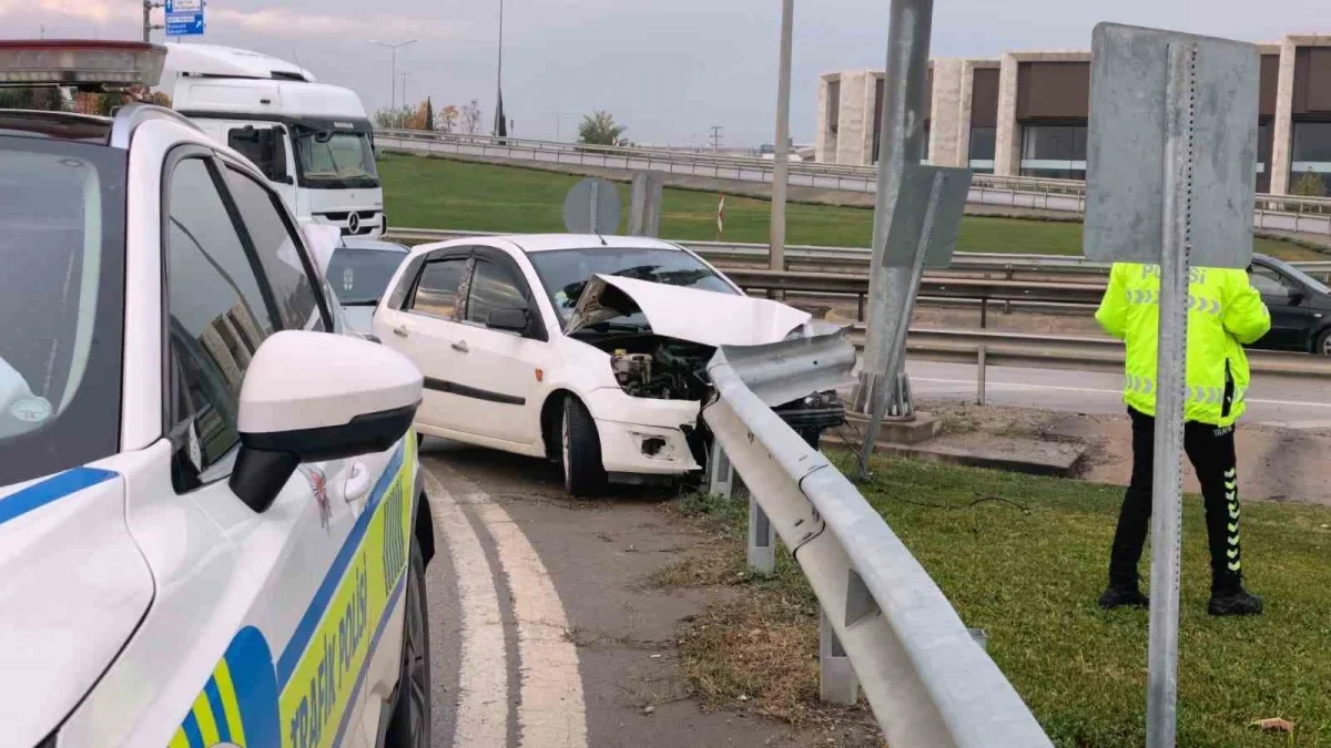 İnegöl'de otomobil bariyerlere çarptı, sürücü yaralı