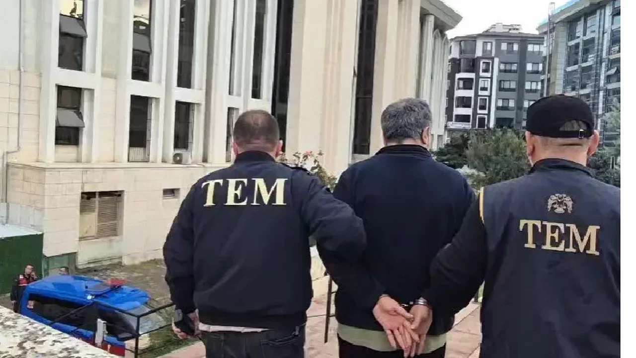 Edremit'te sosyal medya paylaşımı yapan öğretmen tutuklandı