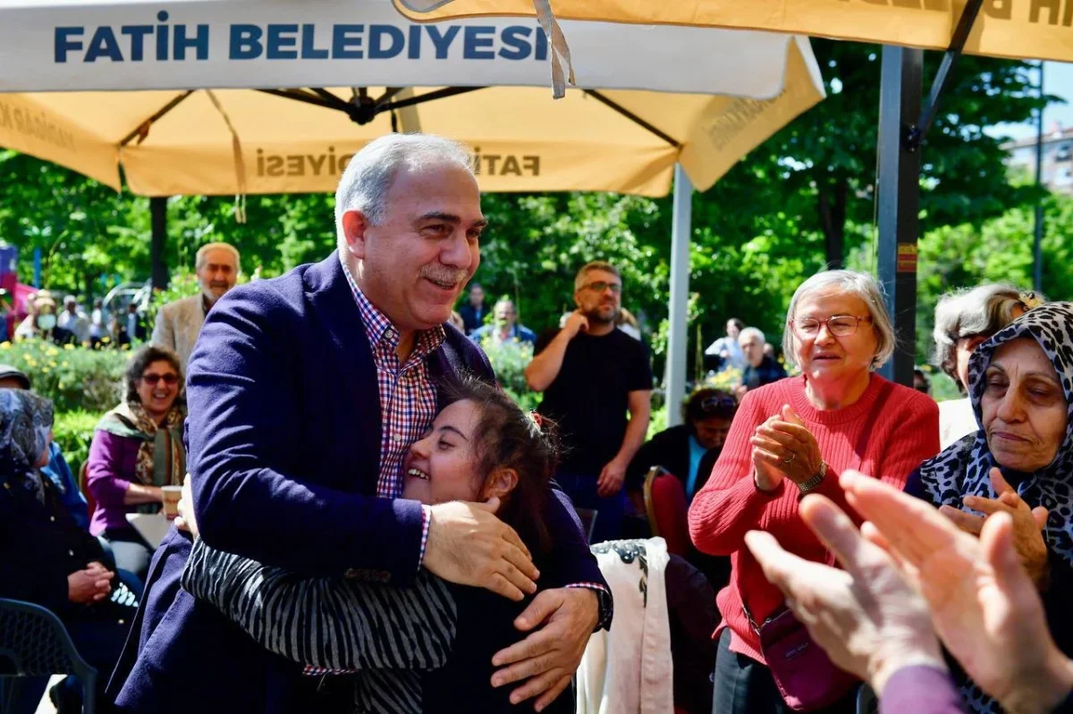 Fatih'te 60 yaş üstüne Yadigâr Kahvesi hizmeti