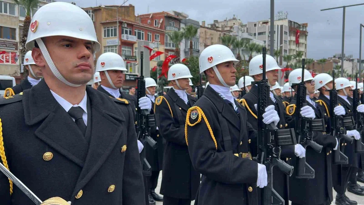 Çanakkale'de Cumhuriyet töreni çelenkle başladı