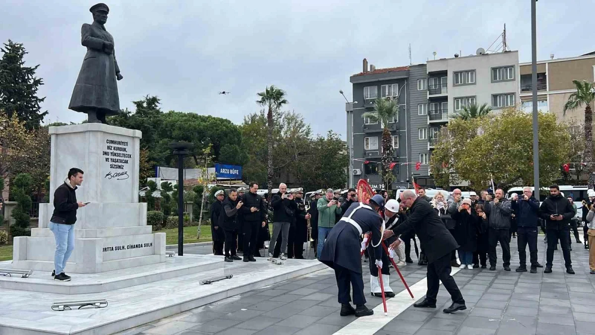 Çanakkale'de Cumhuriyet töreni çelenkle başladı