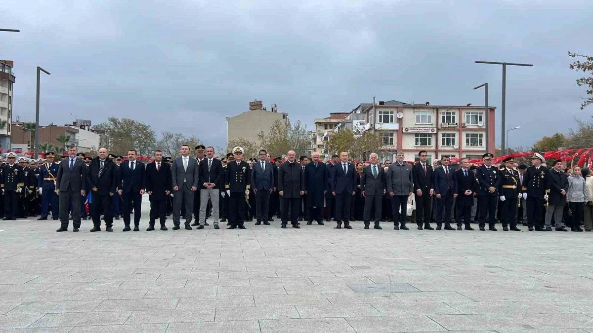 Çanakkale'de Cumhuriyet töreni çelenkle başladı