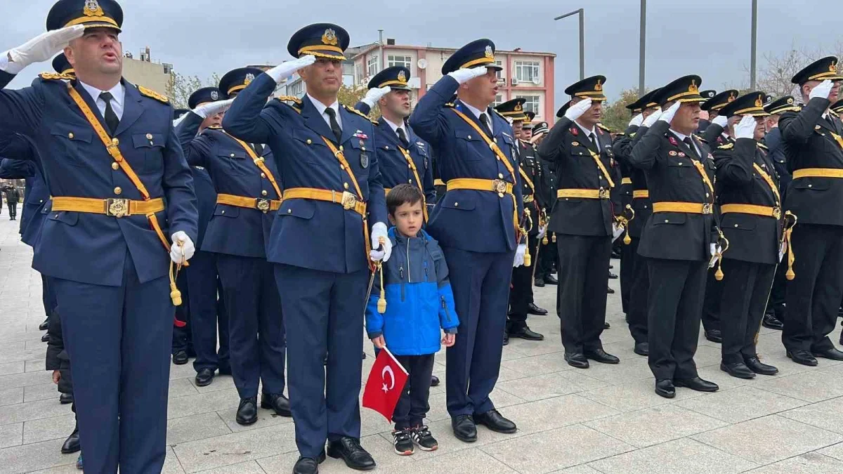 Çanakkale'de Cumhuriyet töreni çelenkle başladı
