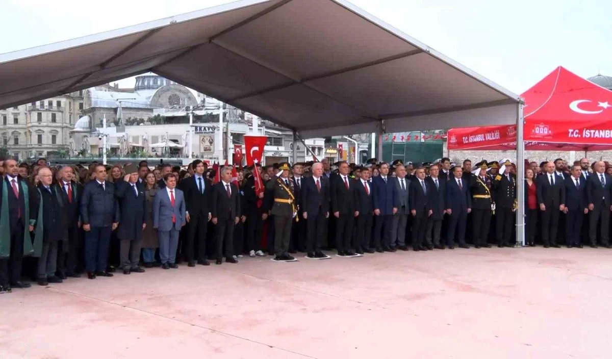 Taksim'de Cumhuriyet Bayramı öncesi çelenk töreni