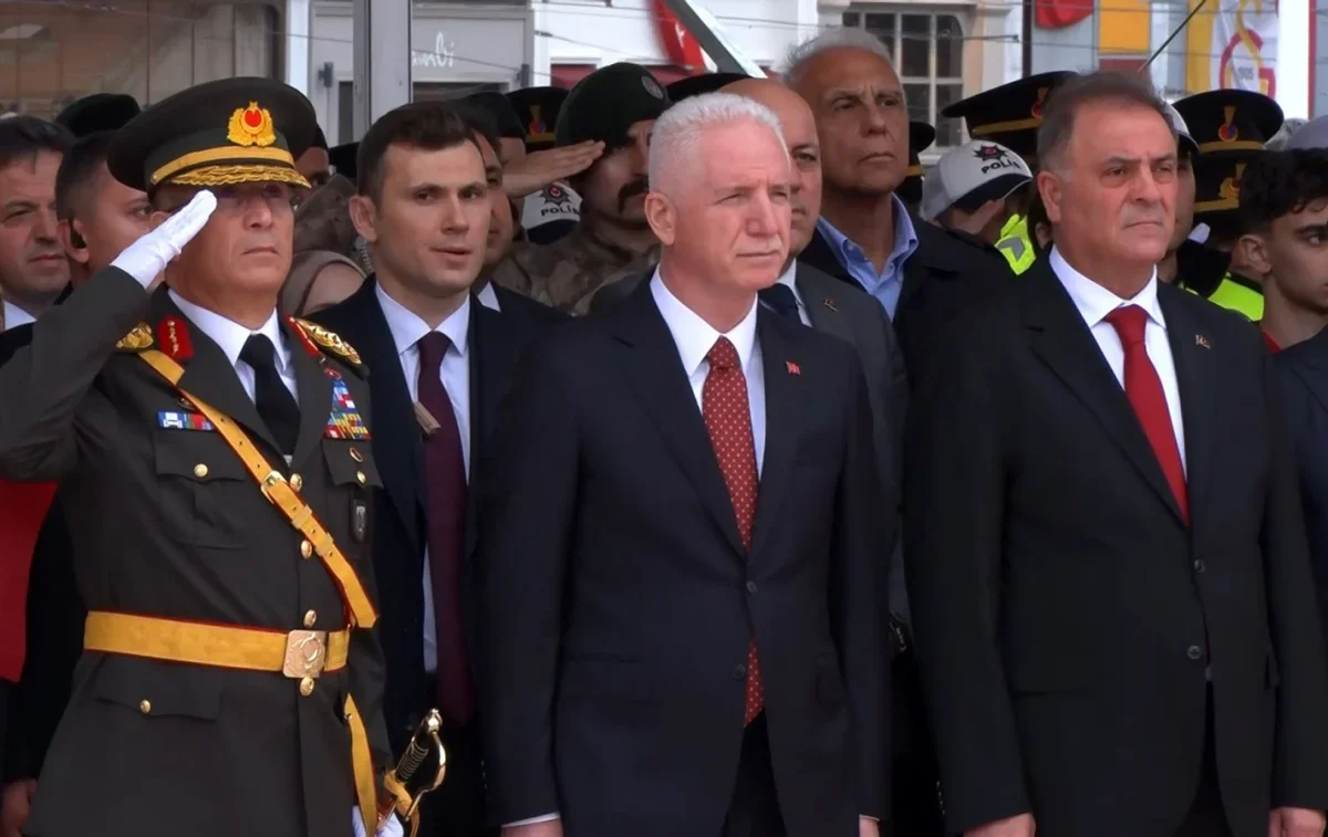 Taksim'de Cumhuriyet Bayramı öncesi çelenk töreni