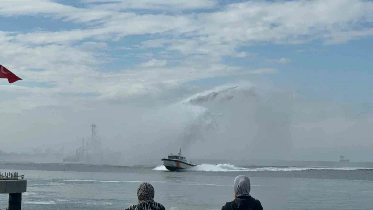 Gemlik'te Cumhuriyet Bayramı denizde kutlandı