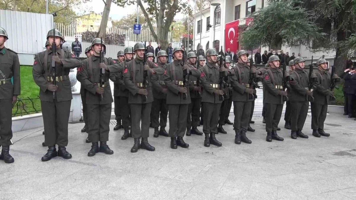 Bursa'da Cumhuriyet'in 103. yılı çelenk töreniyle başladı