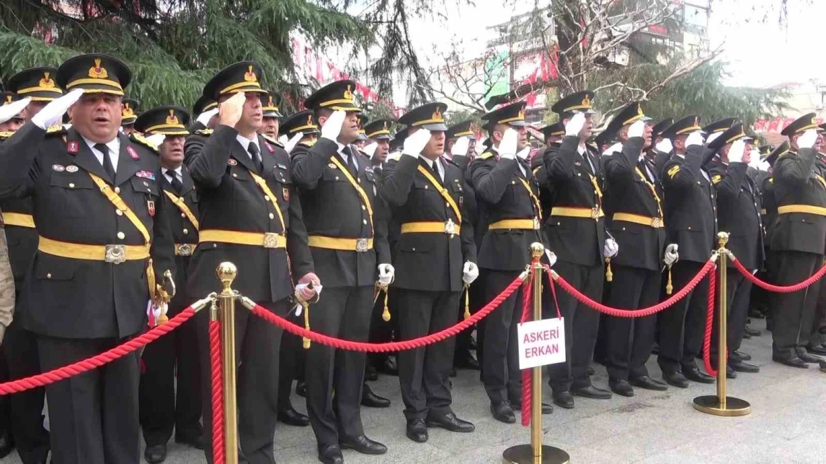 Bursa'da Cumhuriyet'in 103. yılı çelenk töreniyle başladı