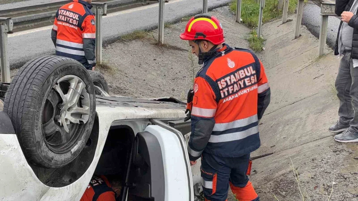Eyüpsultan'da otomobil taklalar atıp çayırlığa savruldu