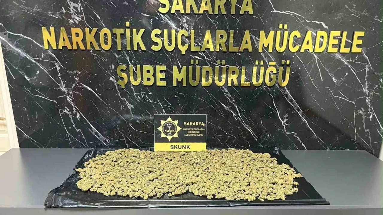 İstanbul'dan Hendek'e uyuşturucu sevkiyatı durduruldu