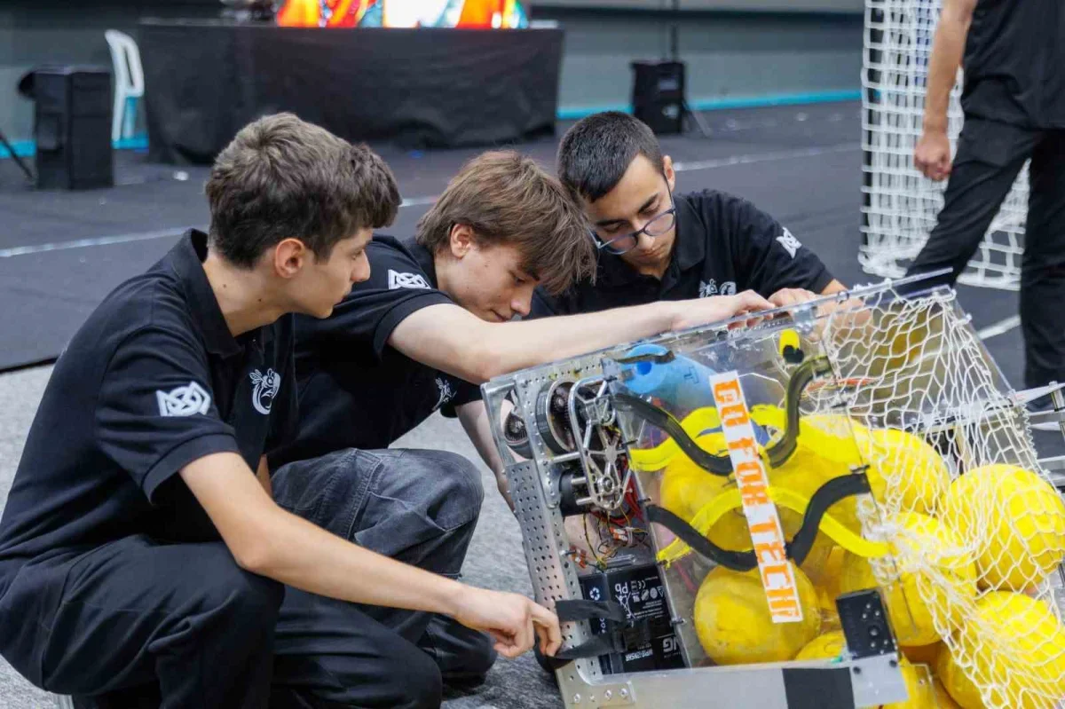 Yıldız Robot Ligi lise takımlarını parkura çıkarıyor