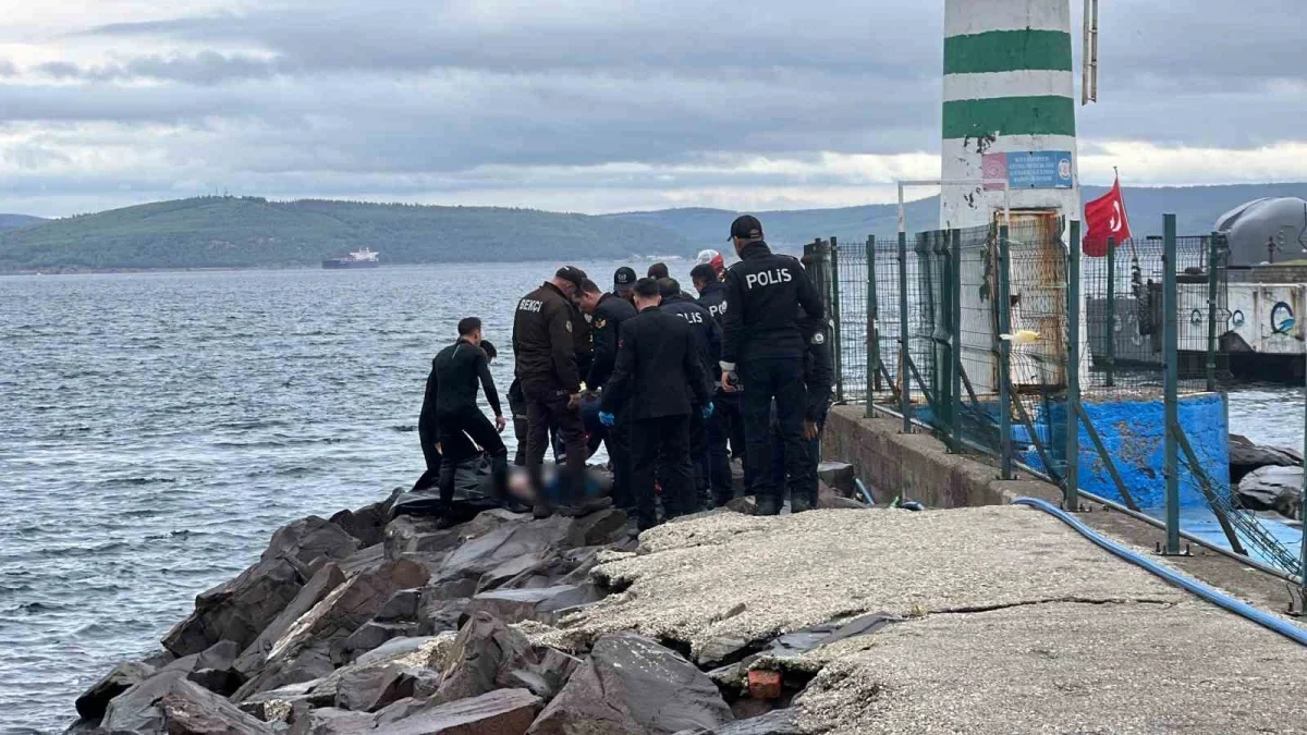 Çanakkale'de eski feribot iskelesinde erkek cesedi bulundu