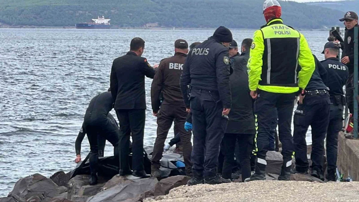 Çanakkale'de eski feribot iskelesinde erkek cesedi bulundu