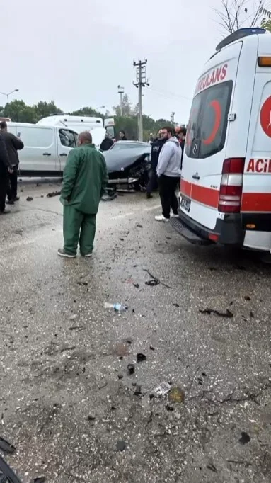 Bursa'da 5 araçlı zincirleme kazada 5 kişi yaralandı
