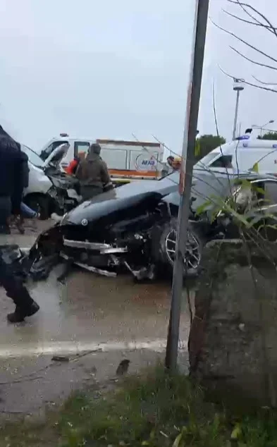 Bursa'da 5 araçlı zincirleme kazada 5 kişi yaralandı