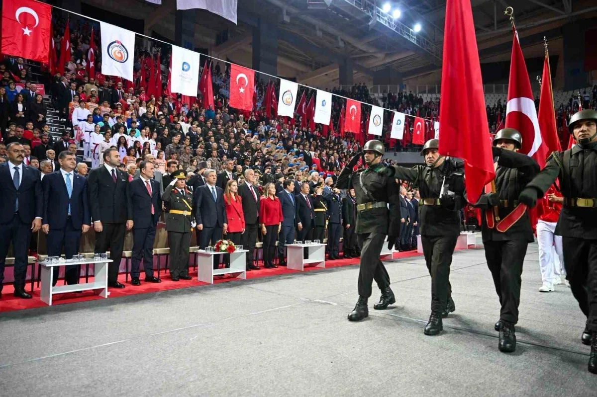 Antalya'da 29 Ekim kutlaması 10 bin kişilik salonda