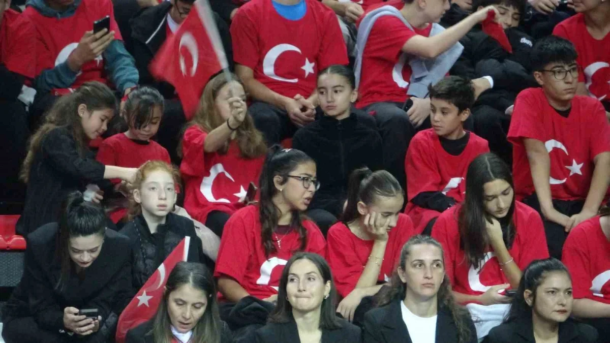Antalya'da 29 Ekim kutlaması 10 bin kişilik salonda