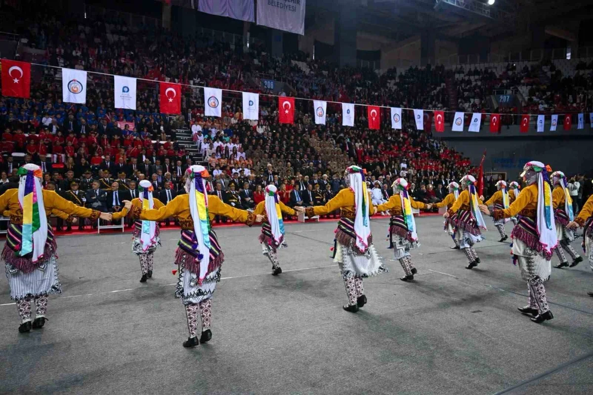 Antalya'da 29 Ekim kutlaması 10 bin kişilik salonda