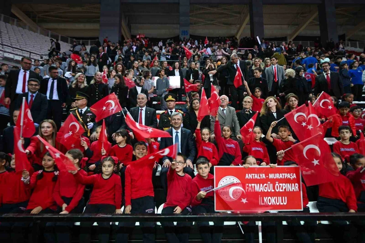 Antalya'da 29 Ekim kutlaması 10 bin kişilik salonda