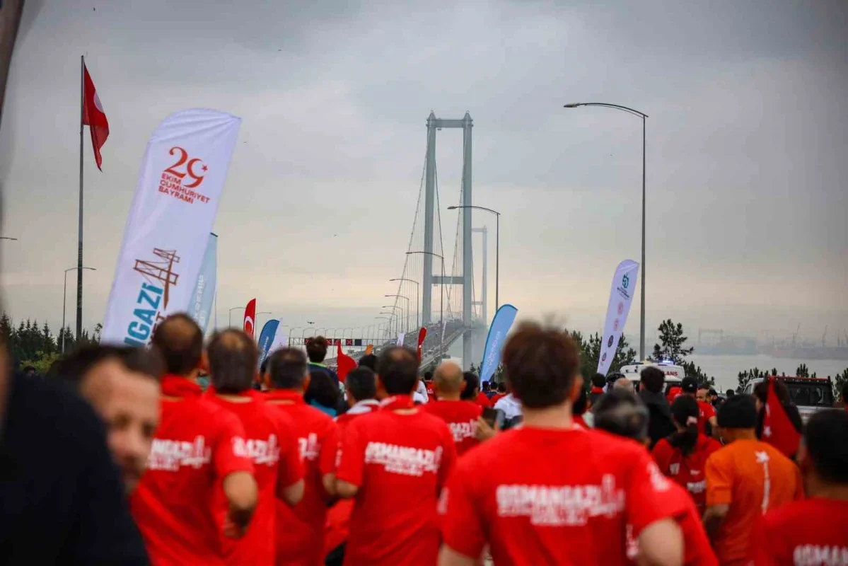 Cumhuriyet koşusu ilk kez Osmangazi Köprüsü'nde yapıldı