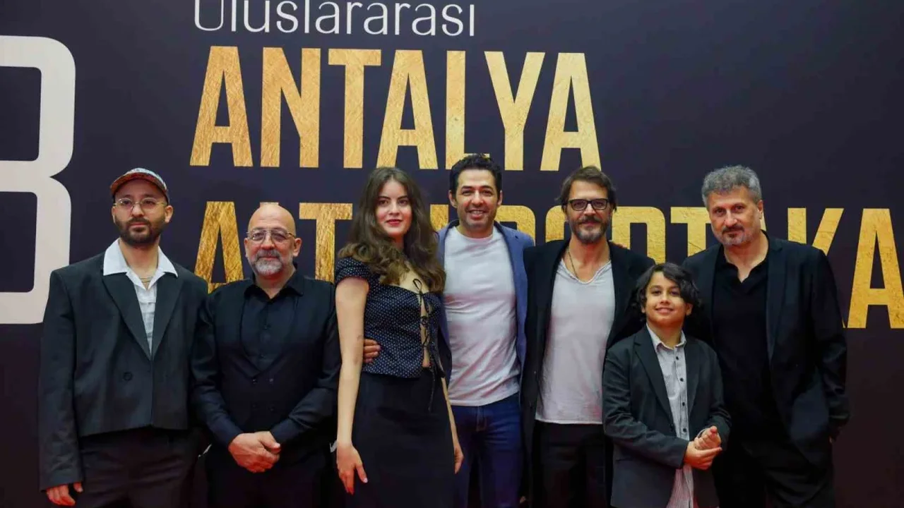 Altın Portakal'da yarışma filmleri seyirciyle buluştu