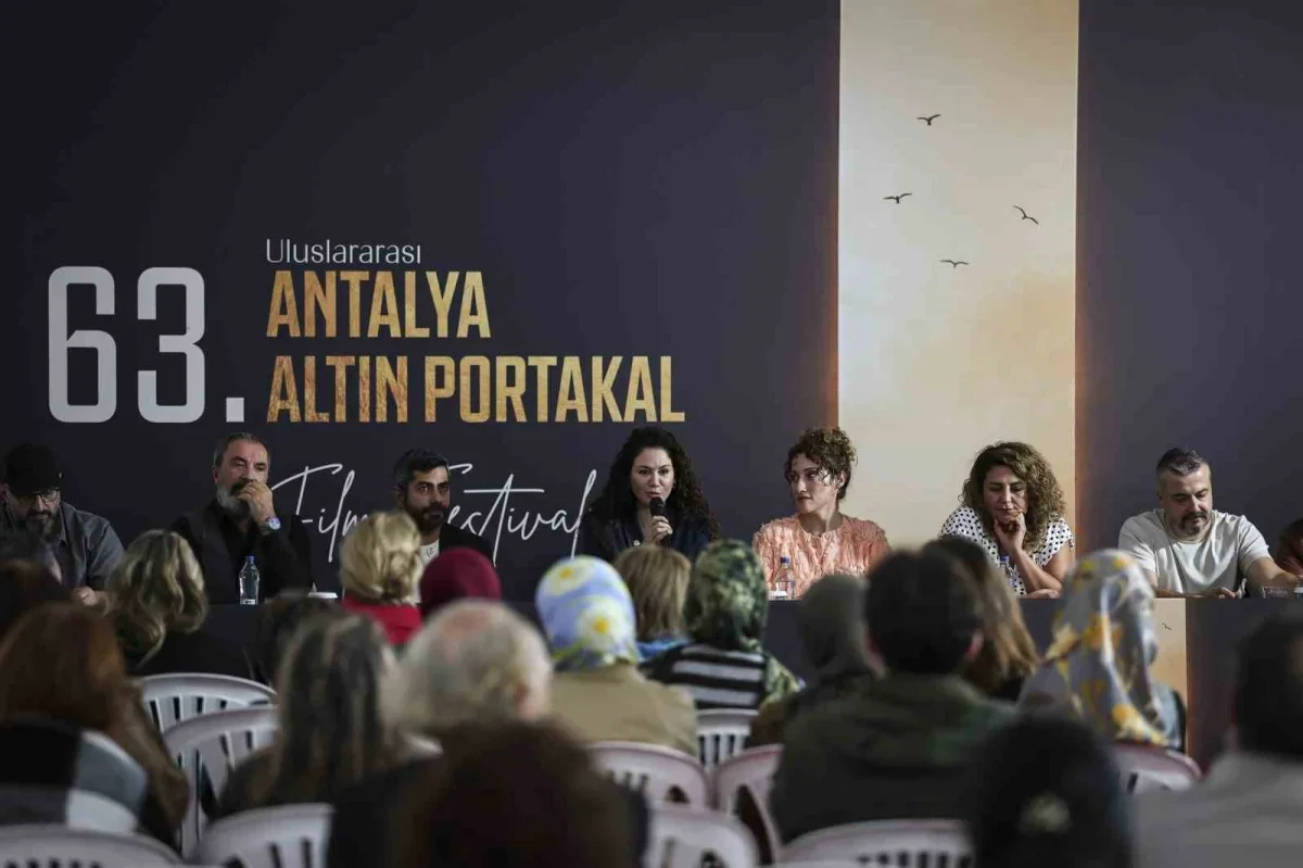 Altın Portakal'da yarışma filmleri seyirciyle buluştu