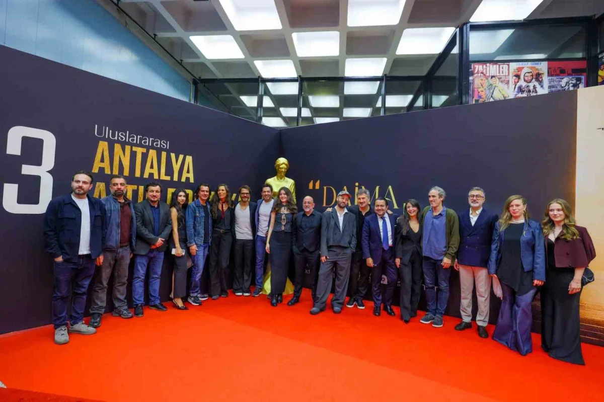 Altın Portakal'da yarışma filmleri seyirciyle buluştu