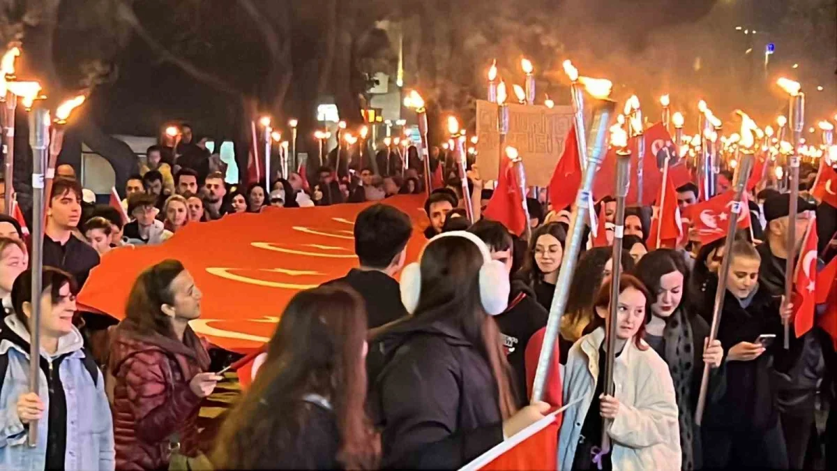 Çanakkale'de Cumhuriyet Bayramı fener alayıyla kutlandı