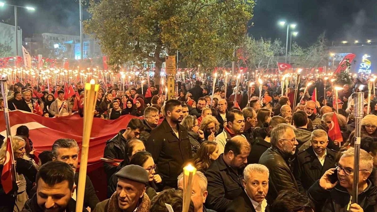 Çanakkale'de Cumhuriyet Bayramı fener alayıyla kutlandı