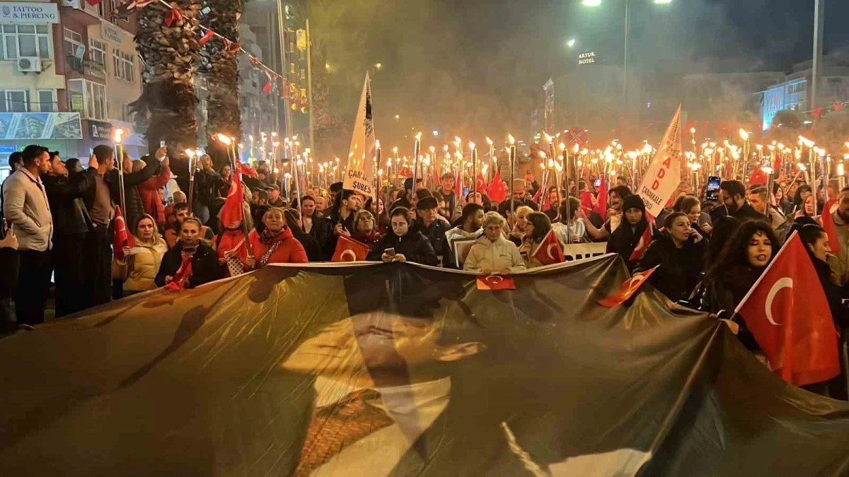 Çanakkale'de Cumhuriyet Bayramı fener alayıyla kutlandı